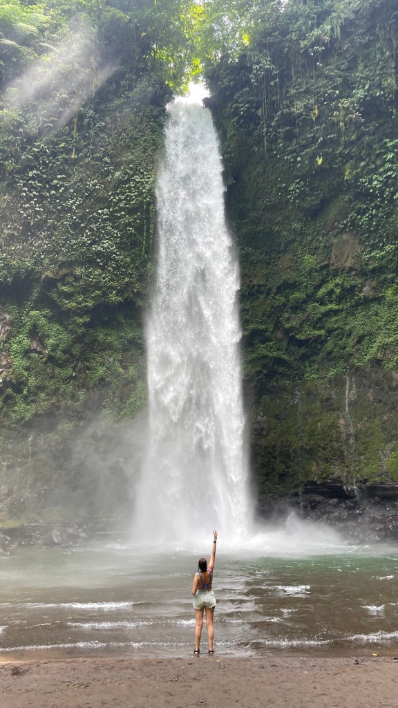 Cascada Nungnung